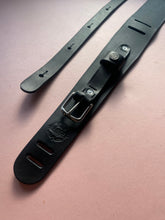 Load image into Gallery viewer, Leather guitar Strap