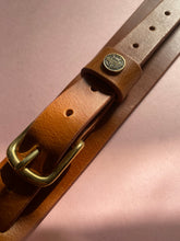 Load image into Gallery viewer, Leather guitar Strap