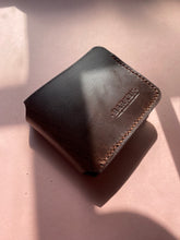 Load image into Gallery viewer, Leather wallet