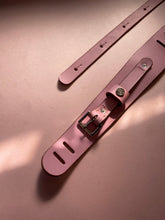 Load image into Gallery viewer, Leather guitar Strap